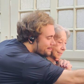 Fernanda Montenegro atua em série dirigida pelo neto e brinca: ‘Uma boa luz deixa uma avó feliz’