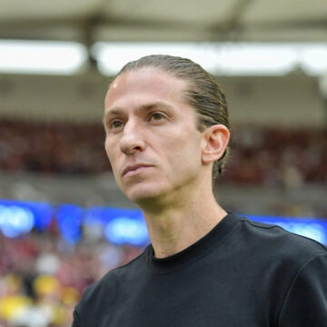 Simeone elogia Filipe Luís e chama o Flamengo de “time histórico”. Veja vídeo
