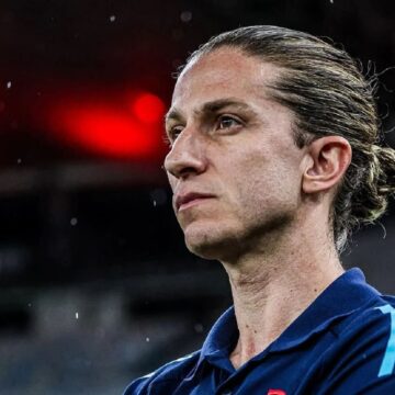 Filipe Luís escolhe empresário internacional para negociar com o Fla