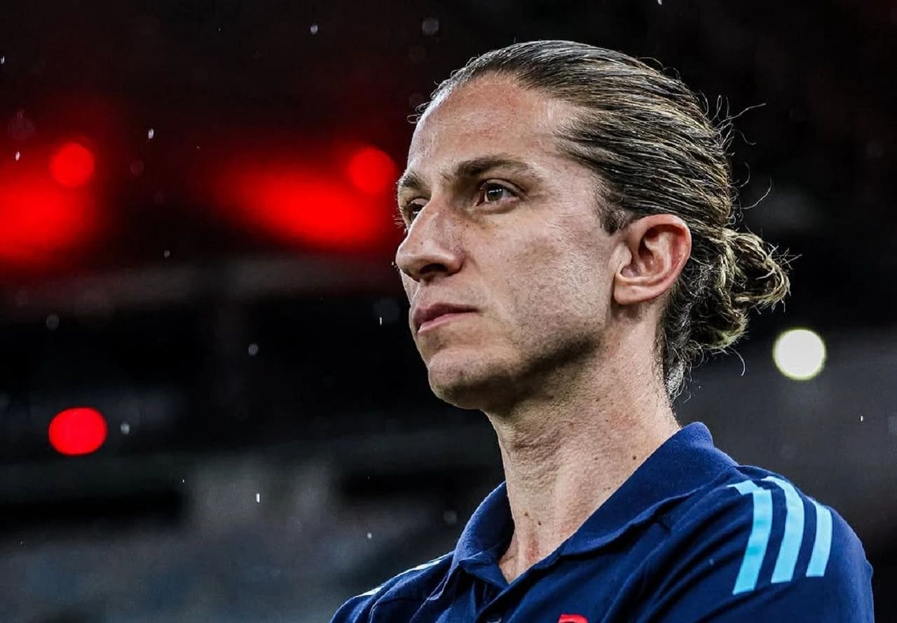 Filipe Luís escolhe empresário internacional para negociar com o Fla