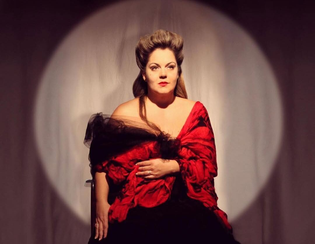 Cantora brasileira será condecorada pelo rei Charles III nesta terça-feira; saiba detalhes