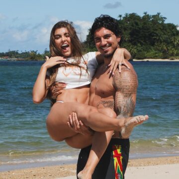 Apaixonado! Gabriel Medina exibe aliança após viagem romântica à Bahia
