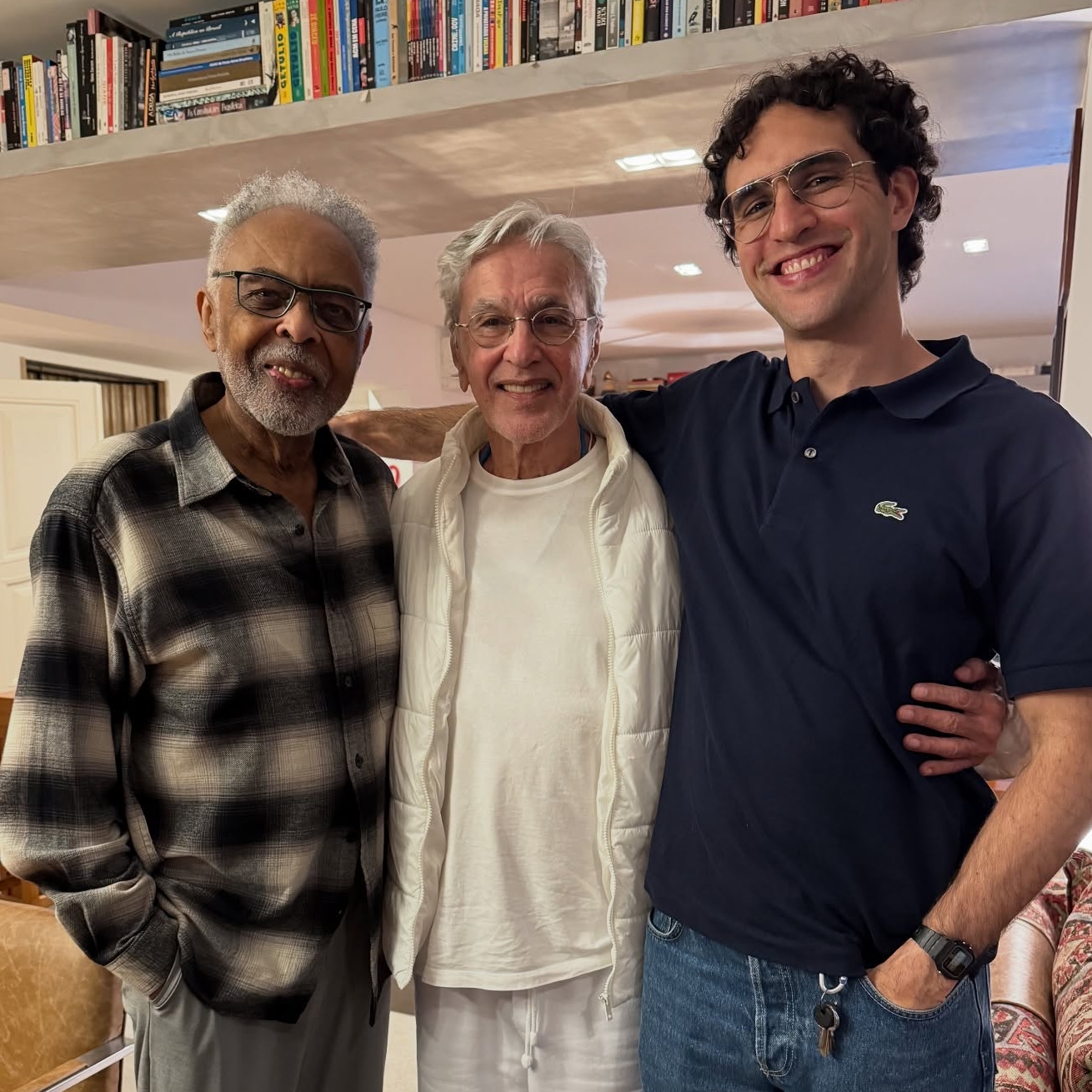 Gilberto Gil e Caetano Veloso se reúnem para homenagear Tenório Jr, vítima da ditadura