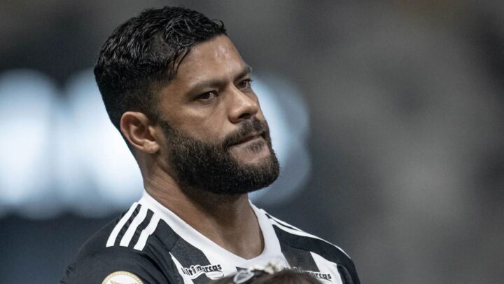 Hulk abre mão da braçadeira no Atlético-MG e evita cravar permanência