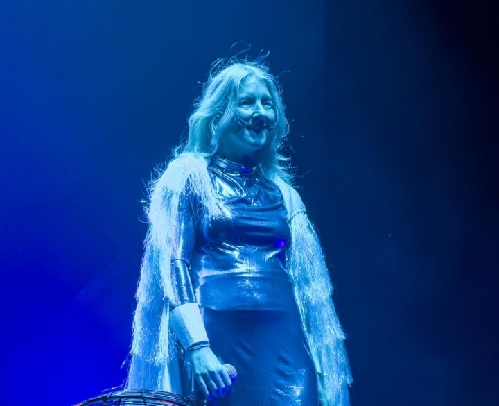 ionnalee emociona fãs brasileiros com show imersivo no Cine Joia, em São Paulo