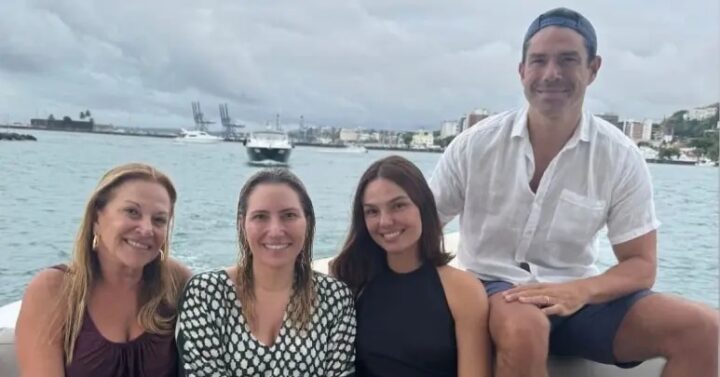 Isis Valverde curte fim de semana em Salvador ao lado de Marcus Buaiz