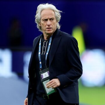 Jorge Jesus ‘sincerão’ diz que jogador brasileiro “como ponta, nunca será grande”
