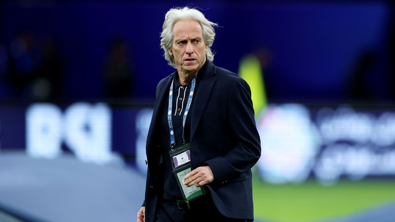 Jorge Jesus ‘sincerão’ diz que jogador brasileiro “como ponta, nunca será grande”