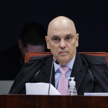 Moraes rejeita questionamentos e valida delação de Mauro Cid em julgamento da trama golpista