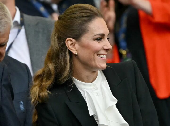 Kate Middleton abandona o cabelo loiro e retorna ao castanho