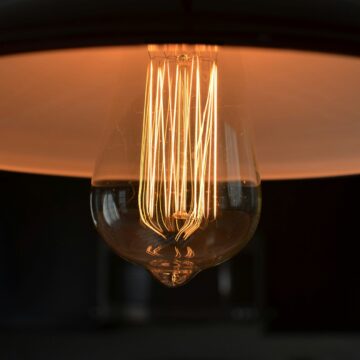 Conta de luz ficará mais barata em outubro, anuncia Aneel