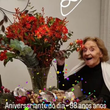 Laura Cardoso comemora 98 anos e recebe homenagens de artistas e fãs