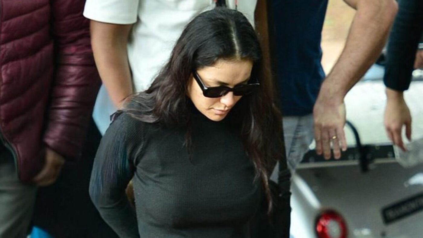 Ex-Rouge Li Marttins dá o último adeus para o marido, JP Mantovani, durante o sepultamento
