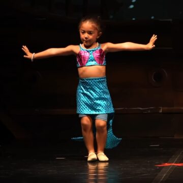 Liz encanta em apresentação de jazz vestida de sereia e Lore Improta se derrete: ‘Não aguento com o gingado’