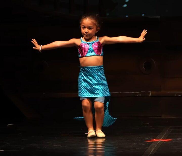 Liz encanta em apresentação de jazz vestida de sereia e Lore Improta se derrete: ‘Não aguento com o gingado’