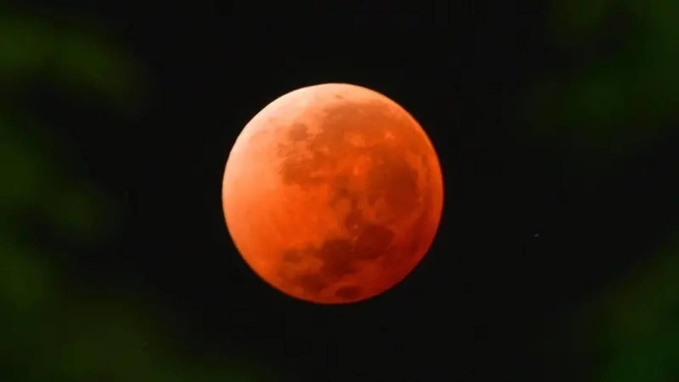 Lua de sangue: saiba onde assistir o eclipse lunar total que ocorre neste domingo