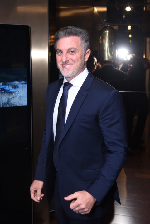 Luciano Huck prestigia jantar beneficente Favela Gala no Rosewood, em São Paulo