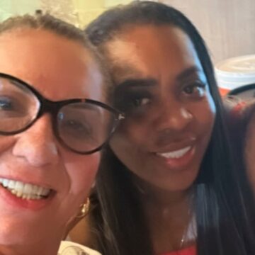 Mãe de Virginia Fonseca compartilha clique com a mãe de Vini Jr. e declara: ‘Nova amizade’