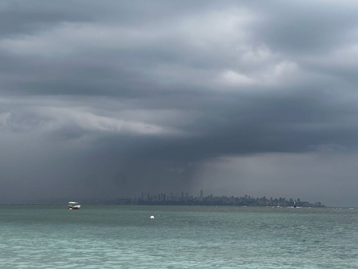 Marinha emite alerta para ondas de até 2,5 metros em Salvador