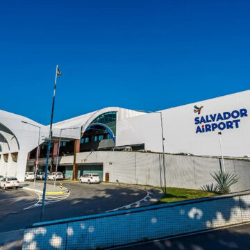 Aeroporto de Salvador planeja impor limite de 10 minutos para permanência de veículos; aos detalhes