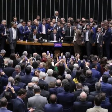Corregedor da Câmara pede suspensão de três deputados envolvidos em motim
