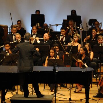 Orquestra Sinfônica da UFBA recebe maestro argentino Roberto Alejandro Pérez em concerto especial