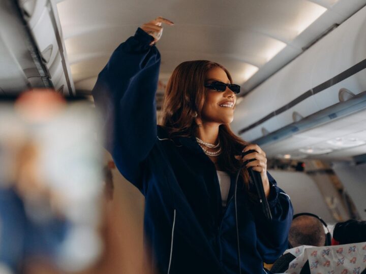 Ludmilla surpreende passageiros com show exclusivo em avião