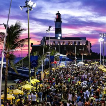 22ª Parada do Orgulho LGBT+ Bahia acontece na Barra neste domingo; confira programação