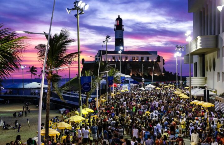 22ª Parada do Orgulho LGBT+ Bahia acontece na Barra neste domingo; confira programação