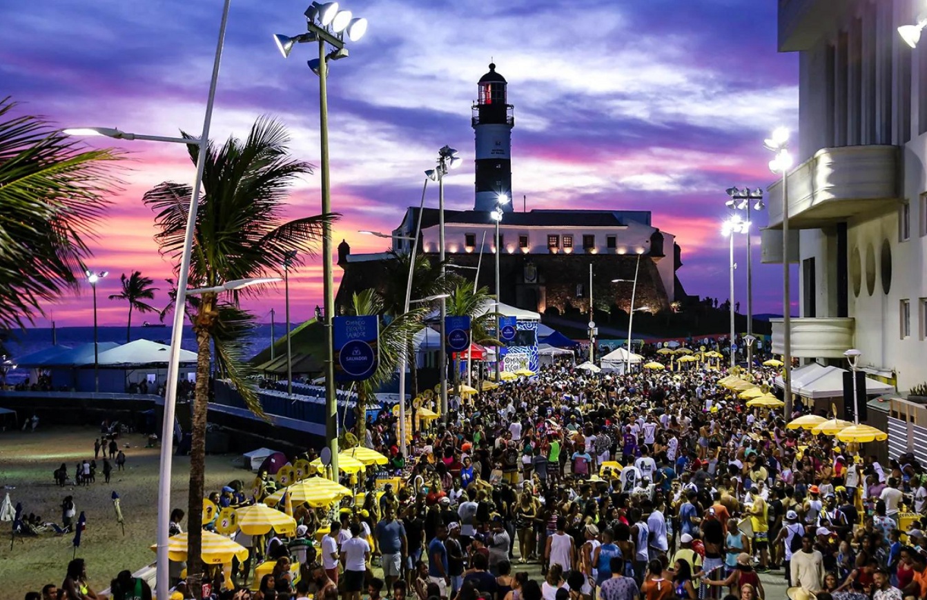 22ª Parada do Orgulho LGBT+ Bahia acontece na Barra neste domingo; confira programação