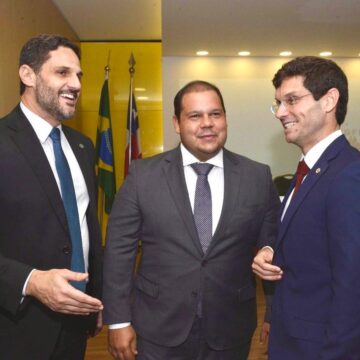 Salvador marca presença na posse do novo procurador-chefe da Fazenda Nacional na Bahia