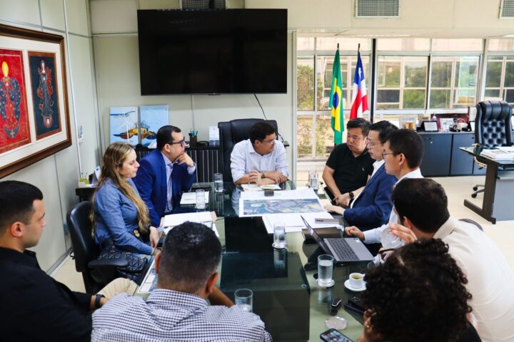 BYD anuncia plano de expansão na Bahia e inicia montagem de fábrica de baterias