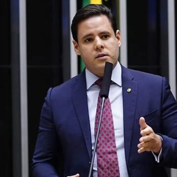 Relator do projeto de anistia é autorizado a visitar Bolsonaro