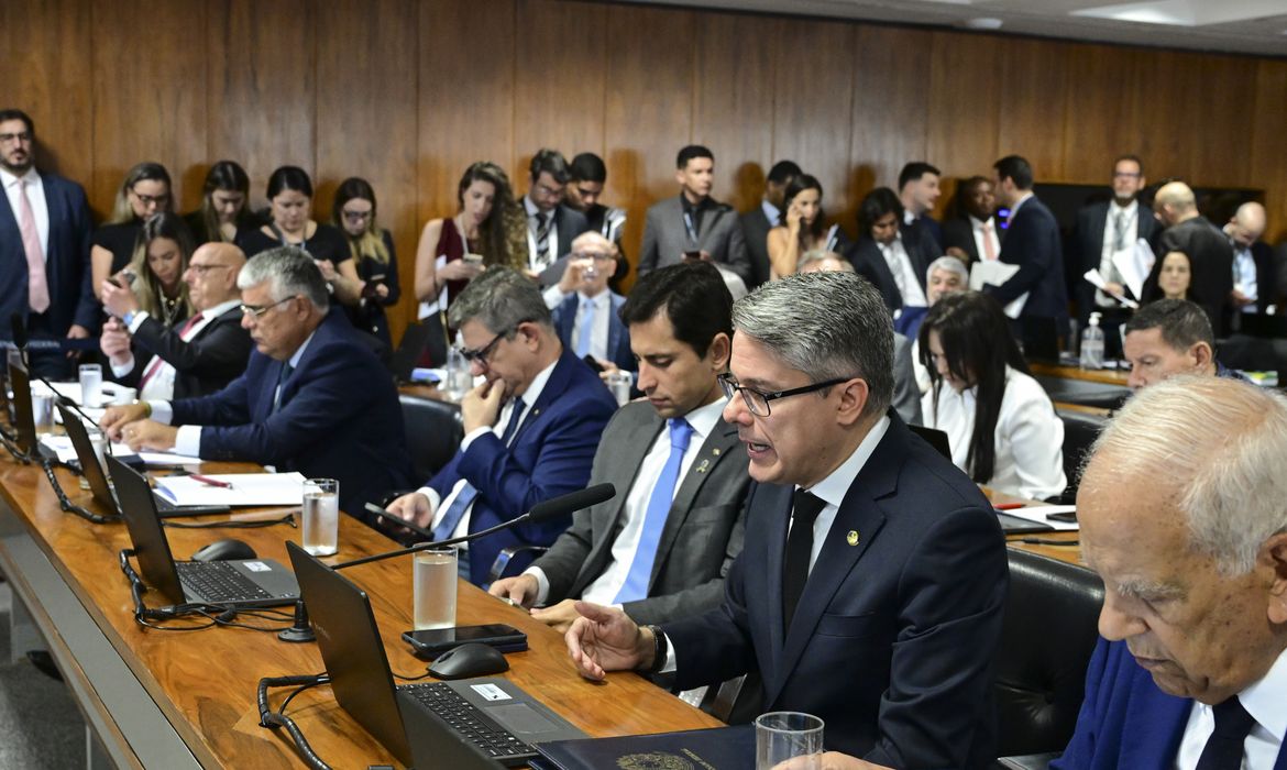 Senado rejeita por unanimidade a PEC da Blindagem