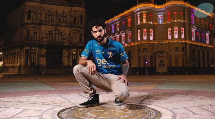 Sport lança camisa azul em homenagem ao Recife