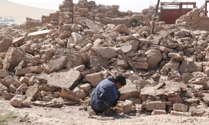 Terremoto no Afeganistão deixa mais de 800 mortos e 2 mil feridos