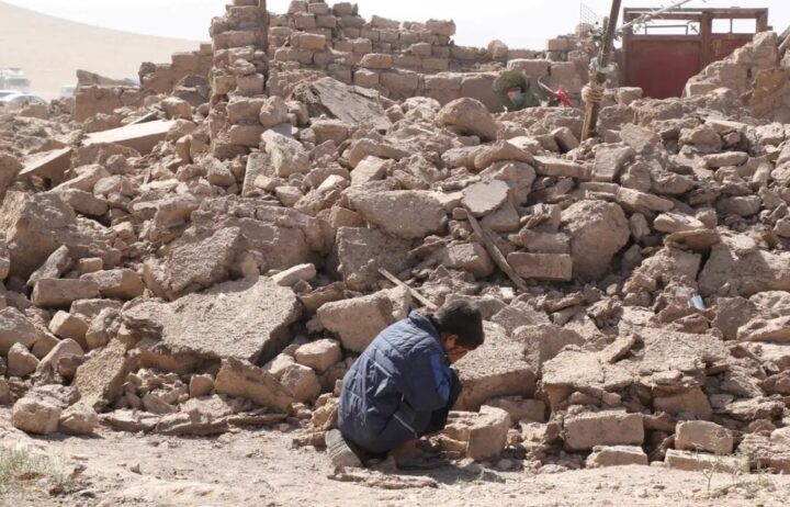 Terremoto de magnitude 6.0 deixa mais de 800 mortos no Afeganistão