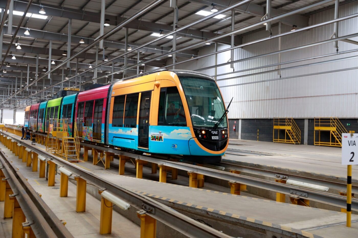 Primeiro trem do VLT de Salvador chega em dezembro; início do transporte está previsto para 2026