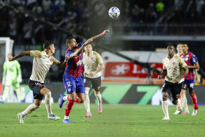 Bahia sai na frente mas perde do Vasco por 3 a 1 após expulsão de Jean Lucas. Veja lances