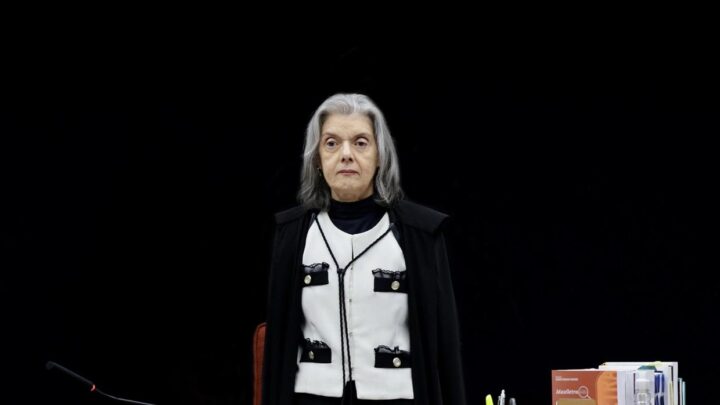 Cármen Lúcia inicia voto da trama golpista e fala em ‘Brasil que dói’
