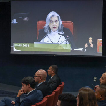 Cármen Lúcia afirma que há ‘prova cabal’ de que Bolsonaro comandou plano golpista