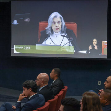 Cármen Lúcia afirma que há ‘prova cabal’ de que Bolsonaro comandou plano golpista