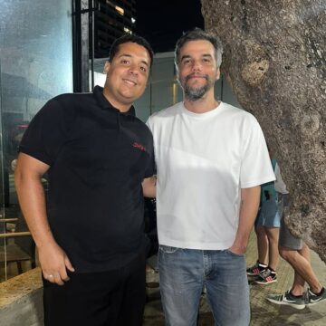 Wagner Moura escolhe restaurante japonês para jantar em Salvador