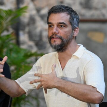 Wagner Moura defende silêncio de artistas sobre política: ‘Quem tem que falar é quem quer falar’