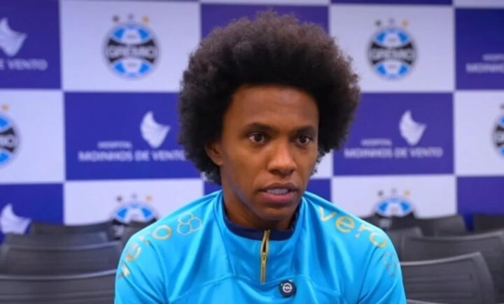 Sem prazo e com risco de cirurgia: Willian sofre fratura e vira desfalque do Grêmio
