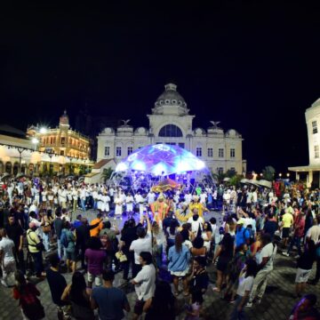 Salvador Capital Afro: Márcio Victor e Felipe Escandurras participam de desfile de moda na Praça Thomé de Souza