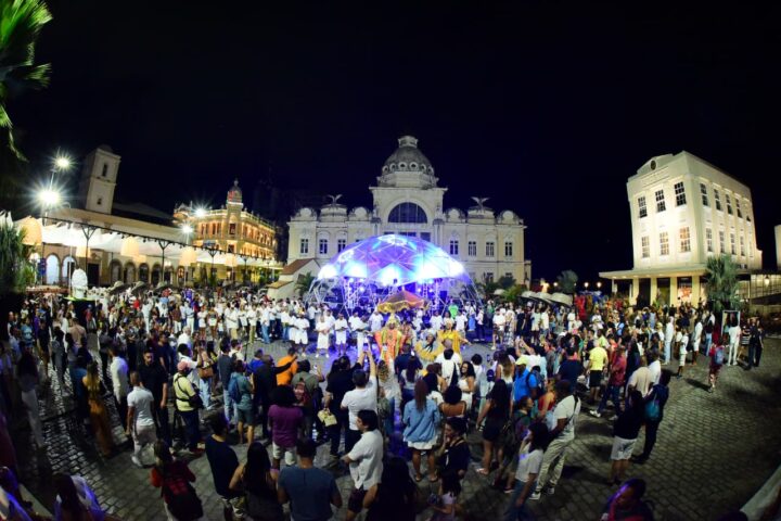 Salvador Capital Afro: Márcio Victor e Felipe Escandurras participam de desfile de moda na Praça Thomé de Souza