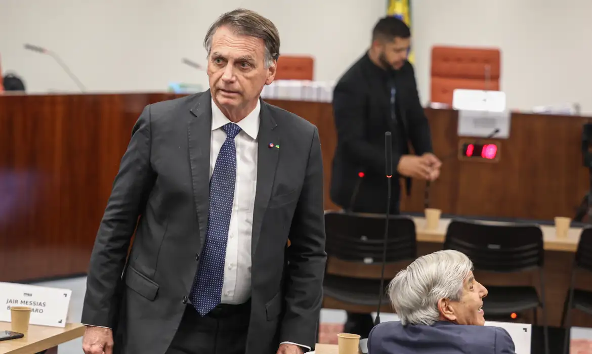 Jair Bolsonaro apresenta recurso contra condenação no STF e pede revisão da pena Jair Bolsonaro apresenta recurso contra condenação no STF e pede revisão da pena