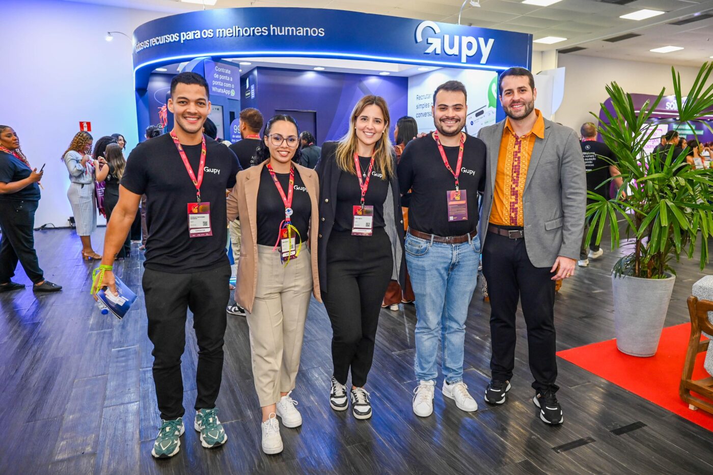 Yudi Makibara, Cindya Ariane, Sofia Nieto, Enzo Costa e Vitor Igdal