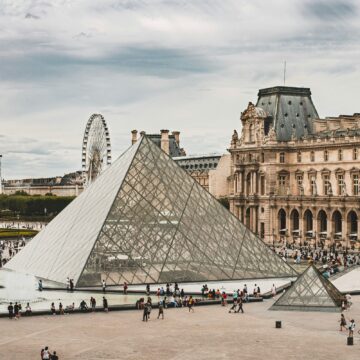 Louvre permanecerá fechado nesta segunda (20) após assalto; ministro francês fala em negligência